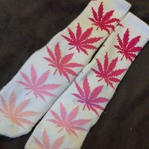 Fun “leaf” printed socks!